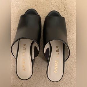 Women’s Anne Klein black open toe heels size 7